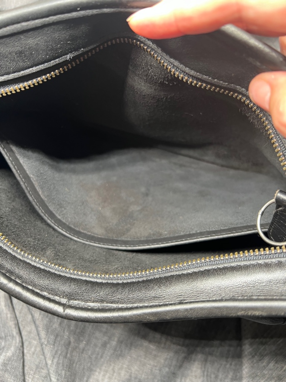 Coach Vintage Taft Black Leather Crossbody 9980 Bag with Brass-Tone Turn Lock - Picture 11 of 16